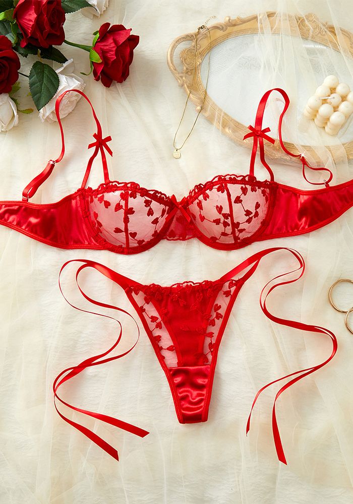 Ensemble de lingerie en satin transparent avec broderie et imprimé cœur romantique pour femmes