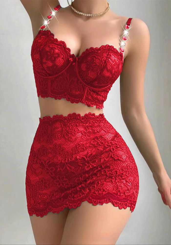 Lingerie en dentelle avec chaîne en métal creux pour femmes