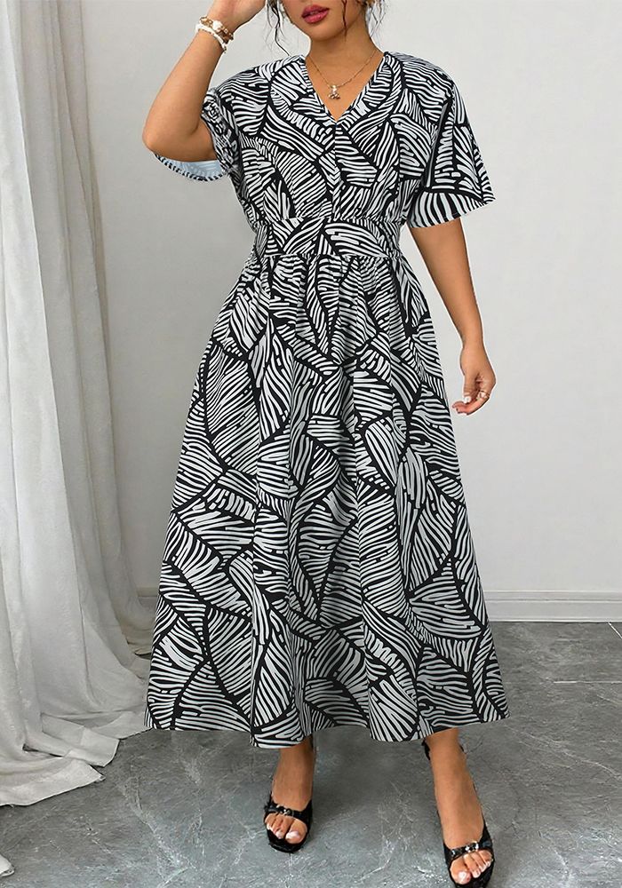 Robe Contrast Noir & Blanc à Col V Tendance Printemps/Été Femme