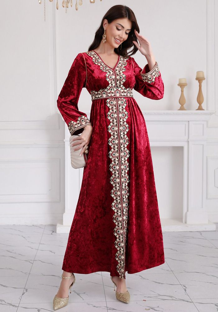 Robe en Velours Brodée à Manches Longues et Col V pour Femmes Musulmanes Automne/Hiver