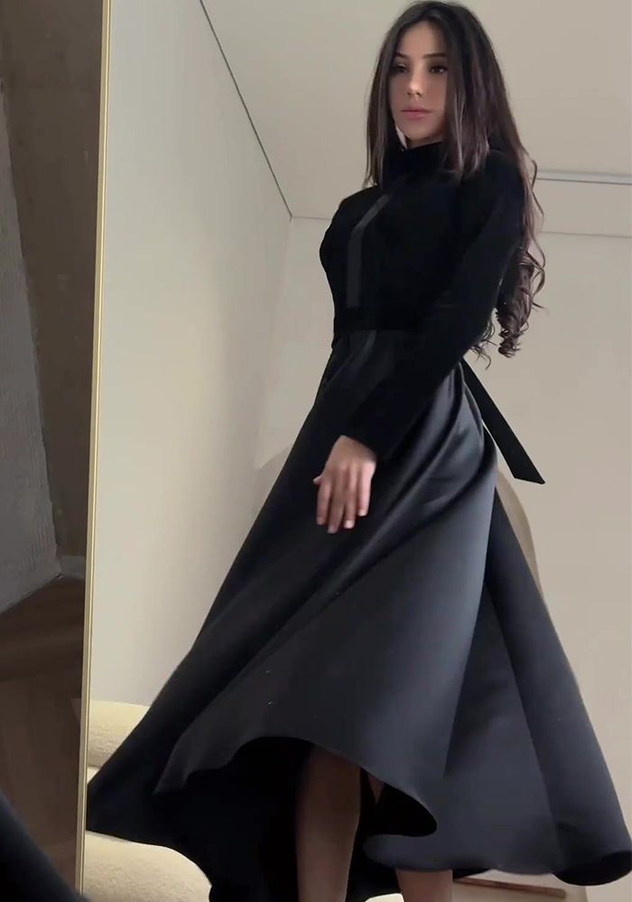 Robe Longue à Manches Longues Noire en Velours Ajustée pour Femmes