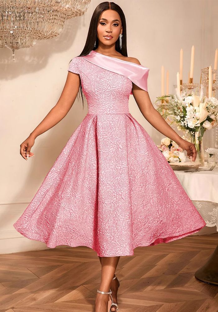 Robe de soirée formelle pour femmes africaines avec épaule dénudée contrastée