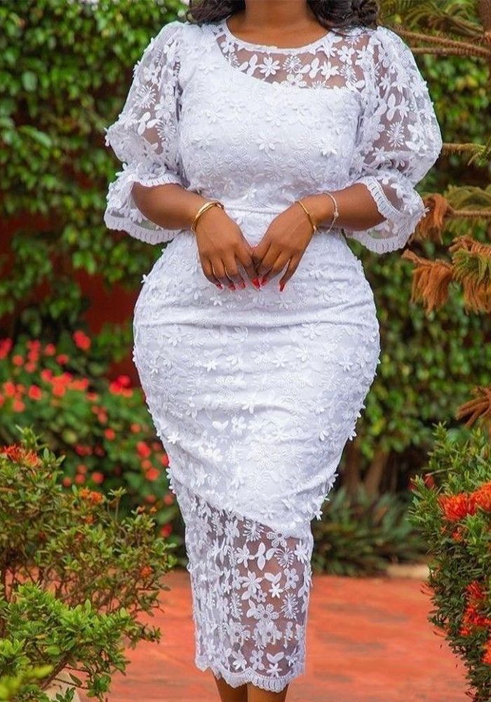 Robe Femme Africaine à Col Rond en Dentelle Brodée Irregulière